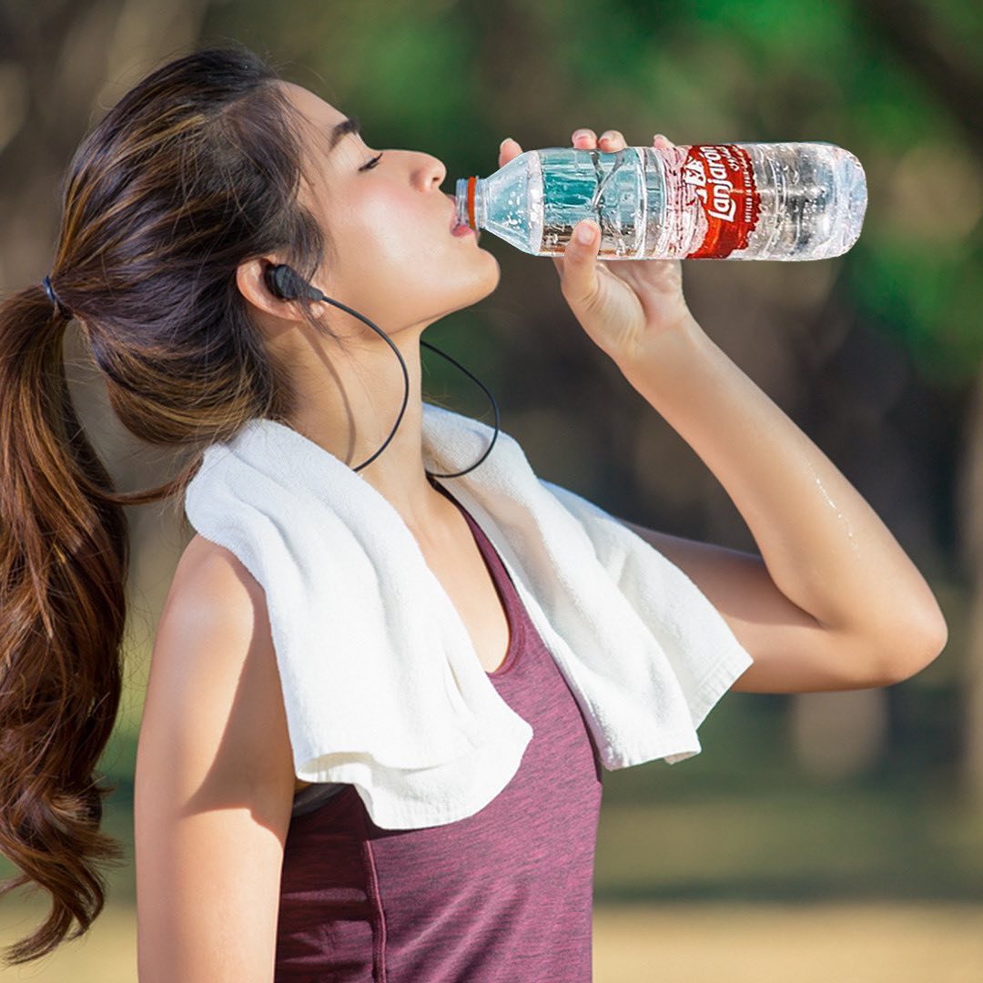 Make your fitness session even better with a bottle of Lanjaron, pure natural mineral water💧 #feelthepurity